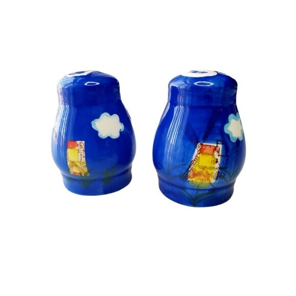 Painted 3D Cow 2" Ceramic Blue Salt Pepper Shaker Granny Core Cottage Core - Picture 4 of 9